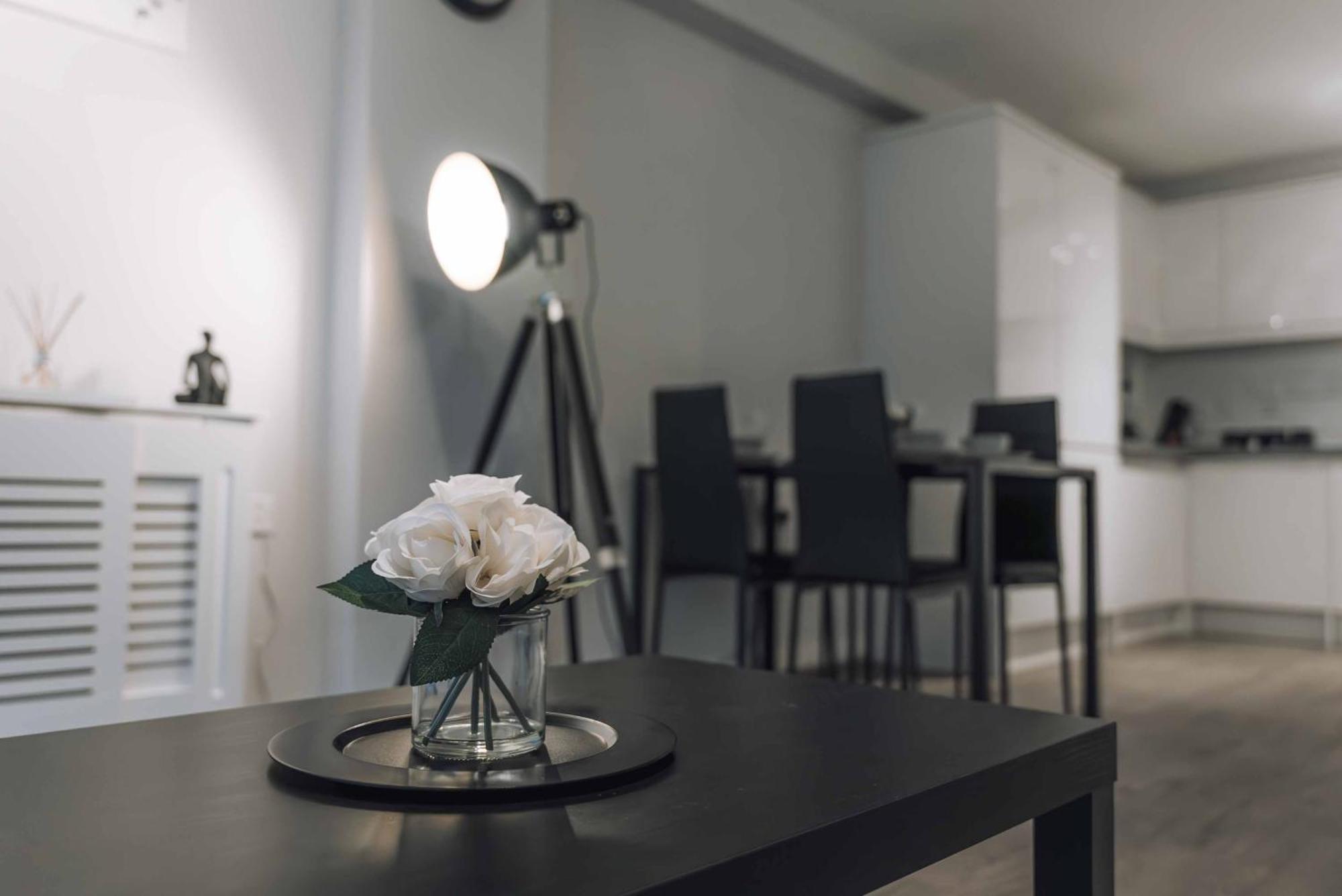 Stylish 2-bed In Stratford * Londra