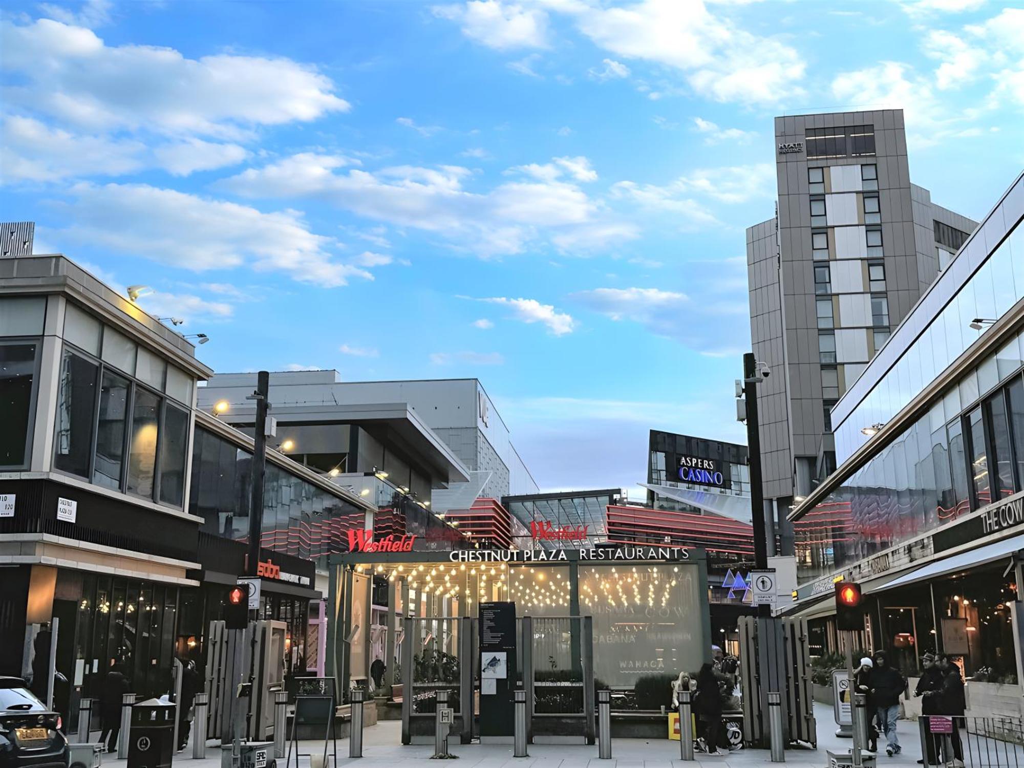Stylish 2-bed In Stratford * Londra